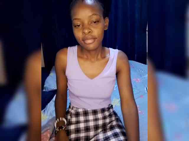 QueenIra webcam