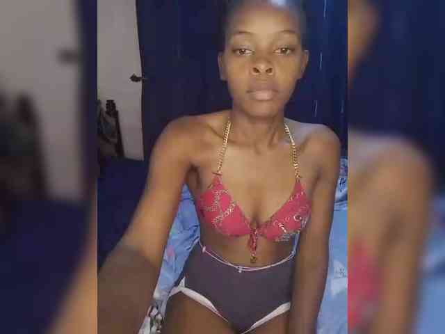 QueenIra webcam