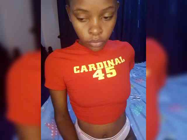 QueenIra webcam