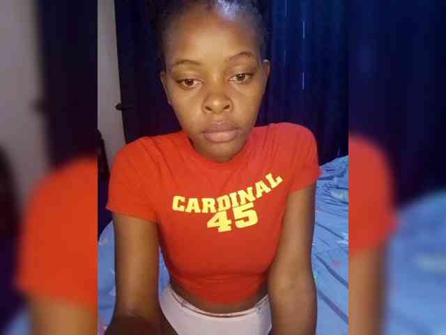 QueenIra webcam