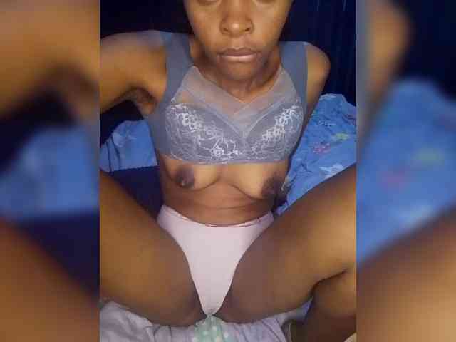 QueenIra Live Webcam on BongaCams