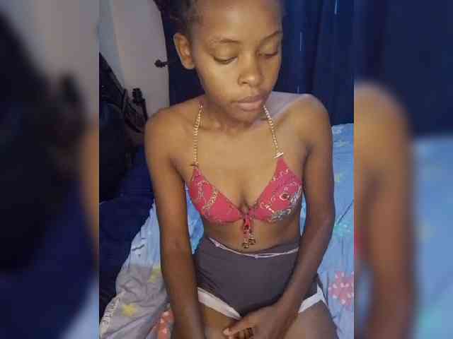 QueenIra webcam