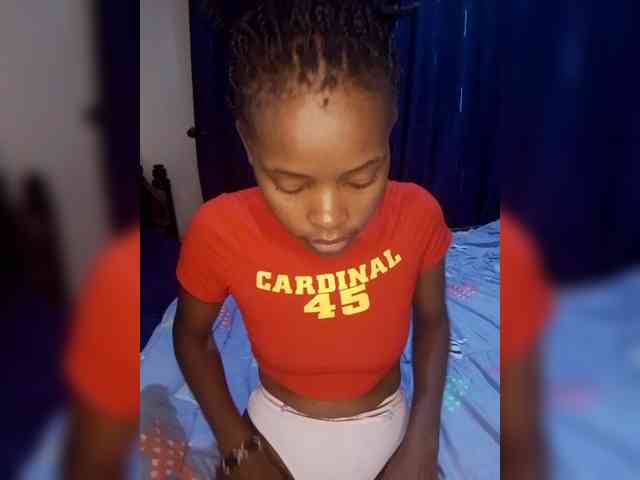 QueenIra webcam