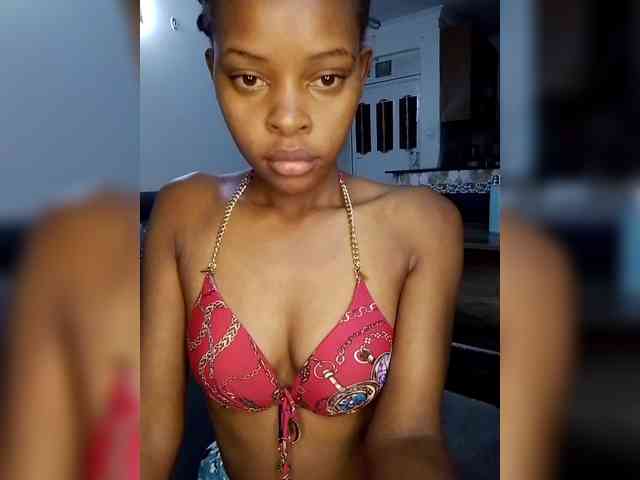 QueenIra webcam