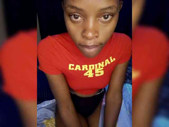 QueenIra webcam