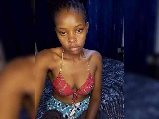 QueenIra webcam