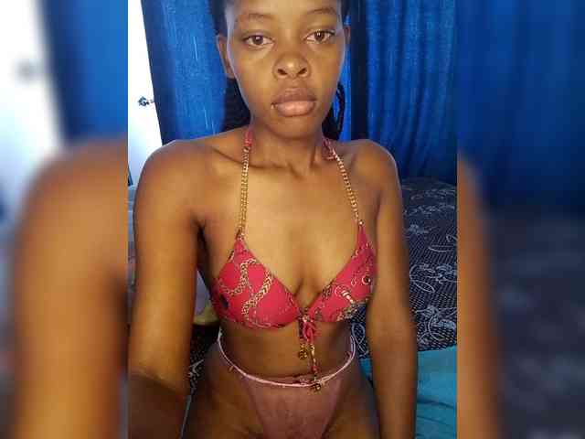 QueenIra webcam