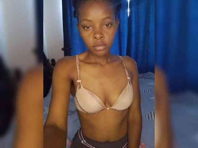 QueenIra webcam