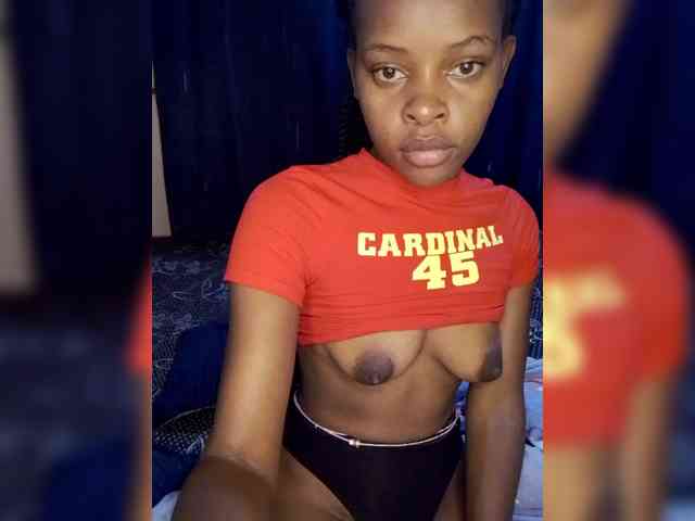 QueenIra webcam
