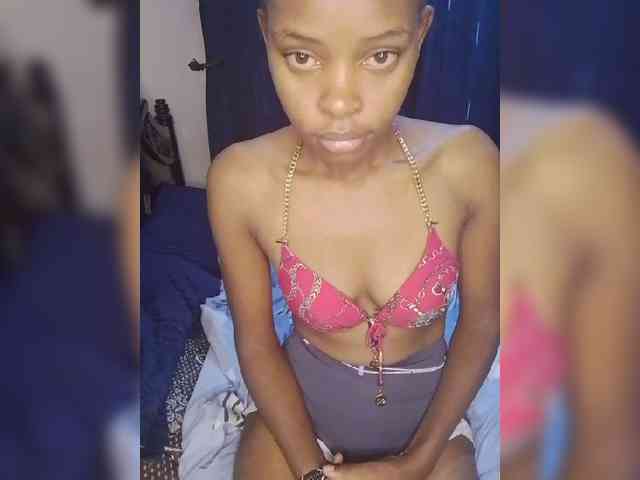 QueenIra webcam
