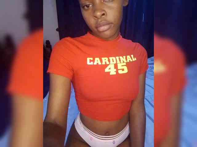 QueenIra webcam