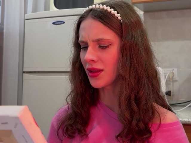 Esenialive's BongaCams show and profile