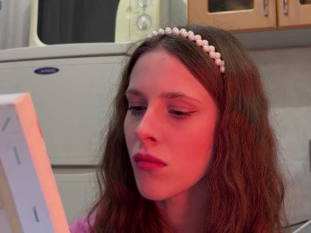 Esenialive's BongaCams show and profile