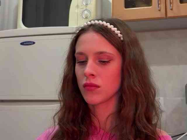 Esenialive Live Webcam on BongaCams