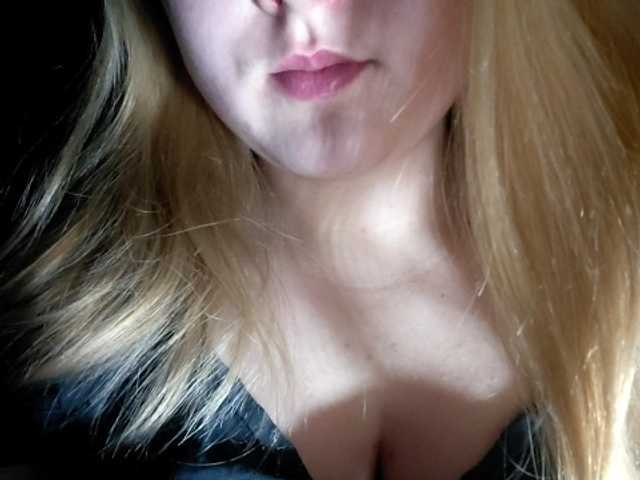 Lilit244324 Live Cam and Statistics on UnifiedCams