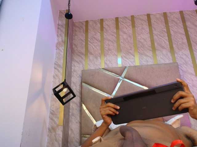 Cossmo-Wannda's BongaCams profile