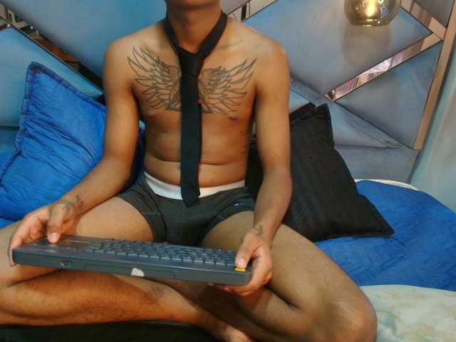 Cossmo-Wannda's BongaCams show and profile