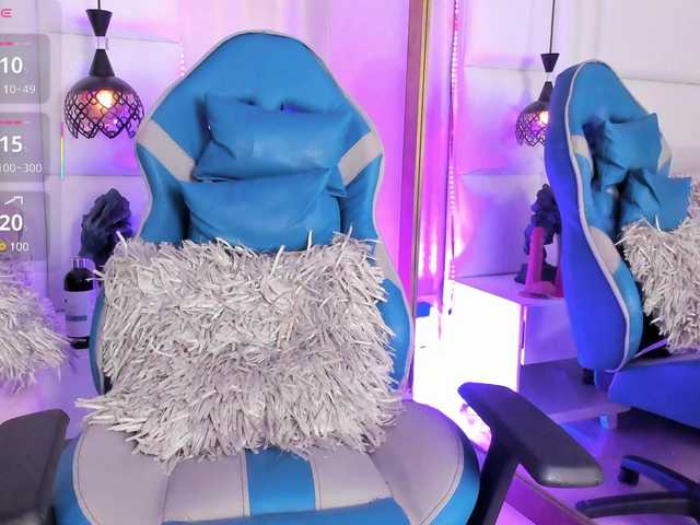Azaleavolkova live cam on BongaCams