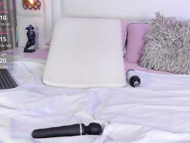 Azaleavolkova live cam on BongaCams