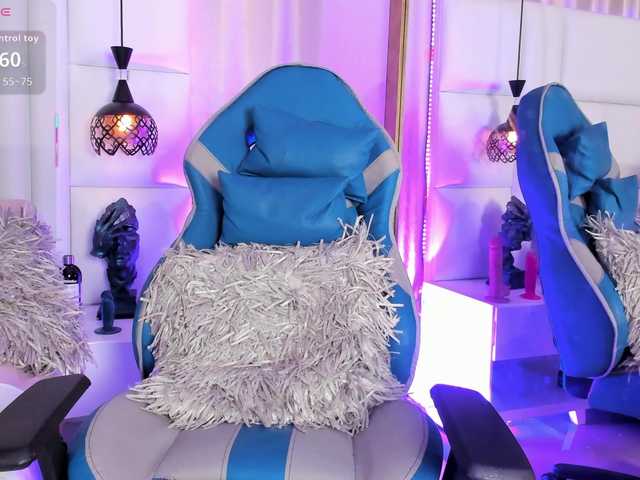 Azaleavolkova live cam on BongaCams