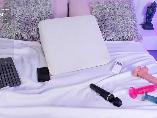 Azaleavolkova live cam on BongaCams