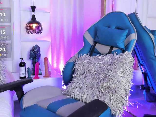 Azaleavolkova live cam on BongaCams