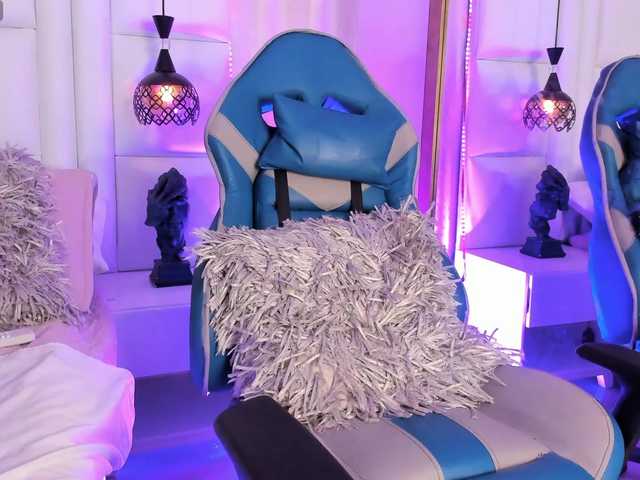 Azaleavolkova live webcam show