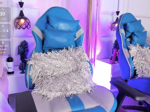 Azaleavolkova live cam on BongaCams
