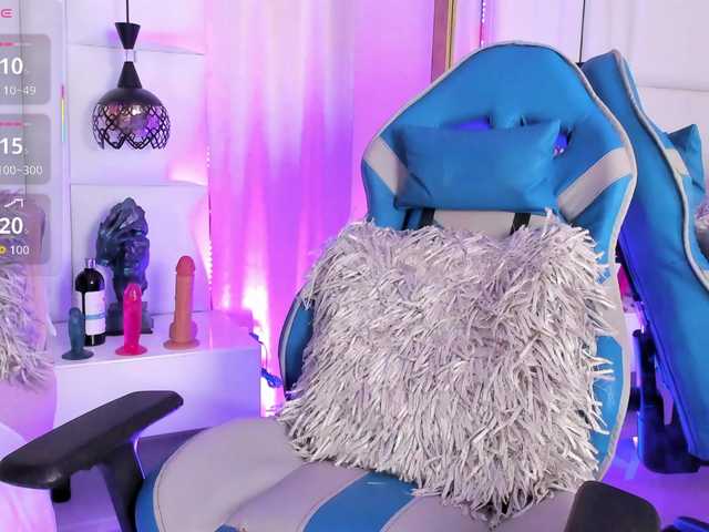Azaleavolkova live cam on BongaCams
