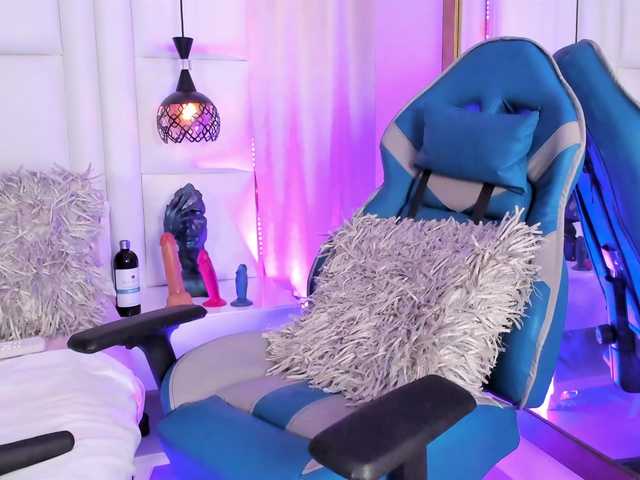 Azaleavolkova live cam