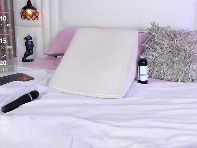 Azaleavolkova live cam on BongaCams