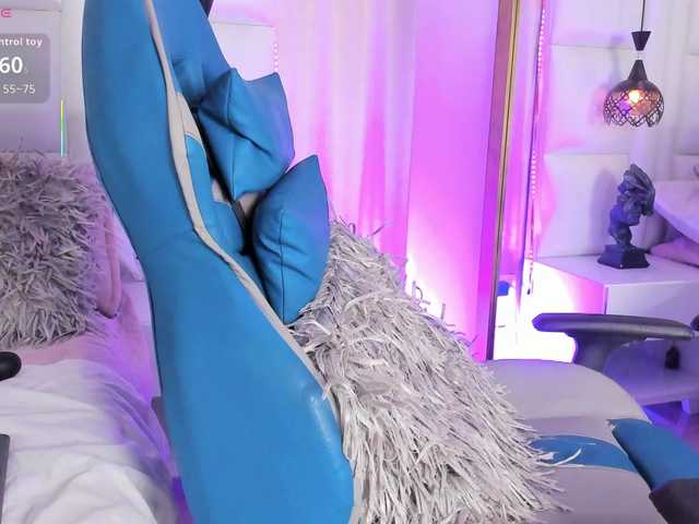 Azaleavolkova live cam on BongaCams
