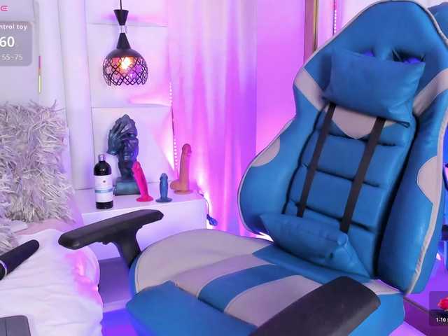 Azaleavolkova live cam on BongaCams
