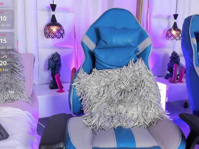 Azaleavolkova live cam on BongaCams
