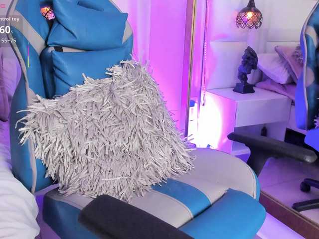 Azaleavolkova live cam on BongaCams