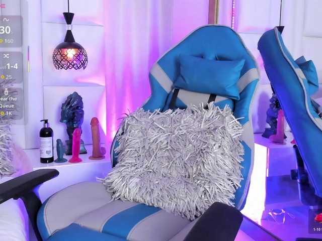 Azaleavolkova live cam on BongaCams