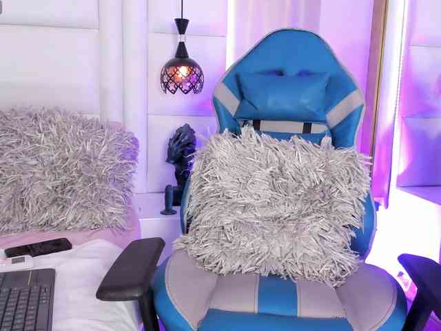 Azaleavolkova webcam