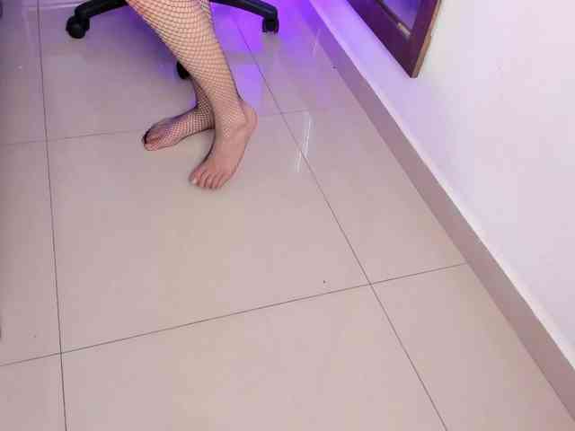 Azaleavolkova webcam