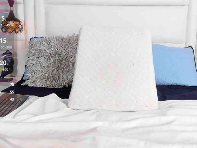 Azaleavolkova webcam