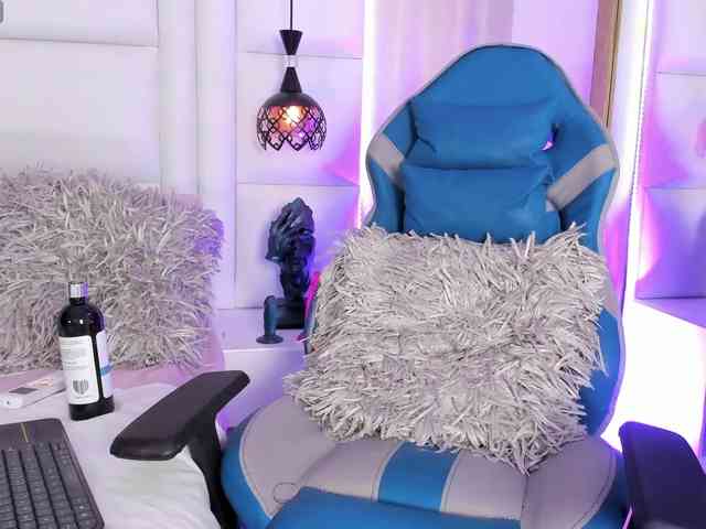 Azaleavolkova webcam