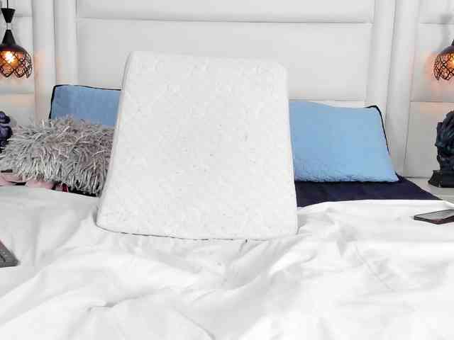 Azaleavolkova webcam