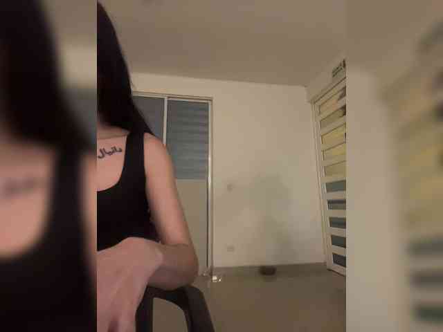 Azaleavolkova webcam