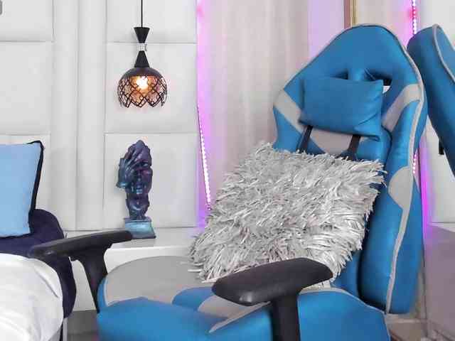 Azaleavolkova webcam