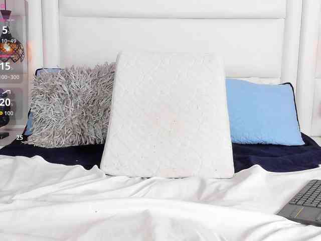 Modèle: Azaleavolkova