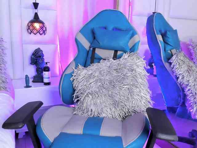 Azaleavolkova webcam