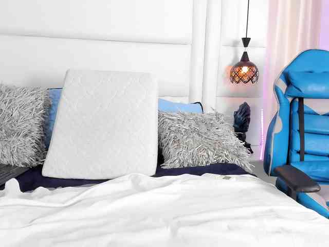 Modèle: Azaleavolkova