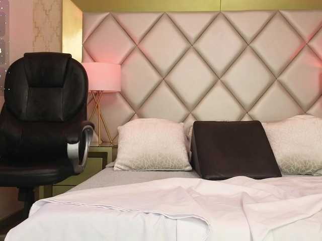 LenaThomson live cam on BongaCams
