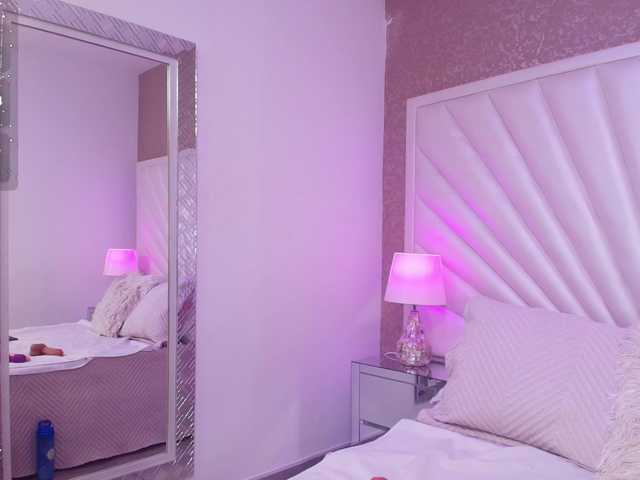LenaThomson live cam on BongaCams