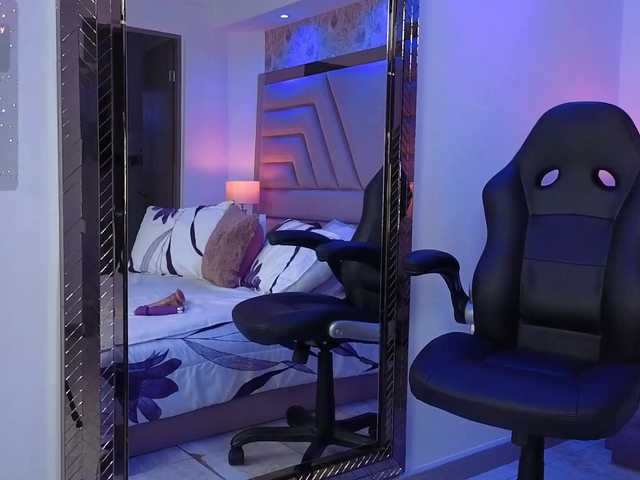 LenaThomson live cam on BongaCams