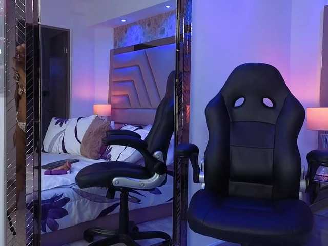 LenaThomson live cam on BongaCams